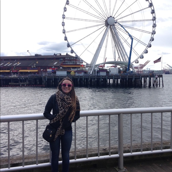 Meet your Posher, Alexis - Picture 2 of 3